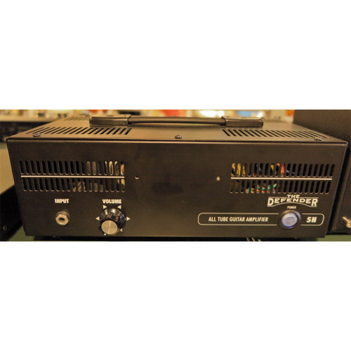 Kustom The Defender 5H